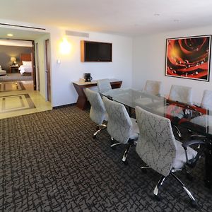Suite met een Slaapkamer en een King Size Bed